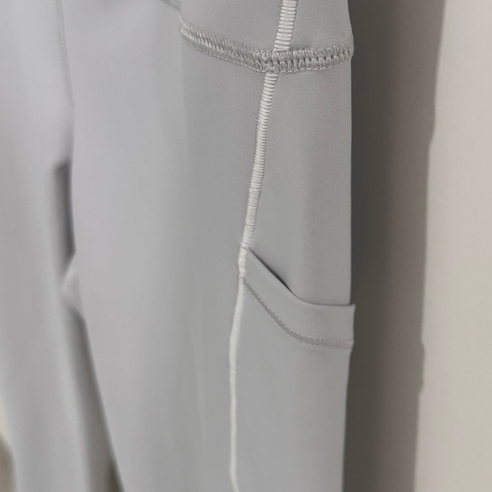 Athleta - Women’s Crop Leggings - Medium - Picture 7 of 7